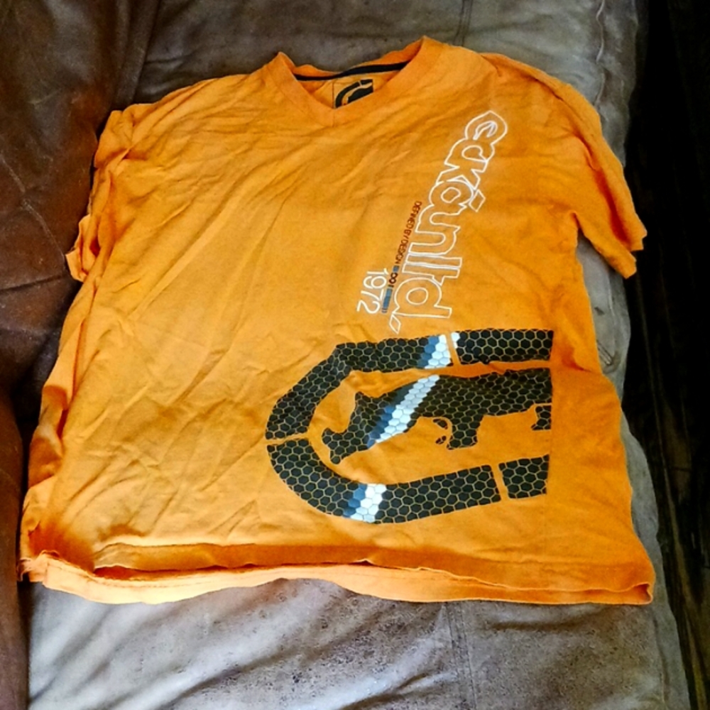 Mens Ecko size XXL v-neck t-shirt